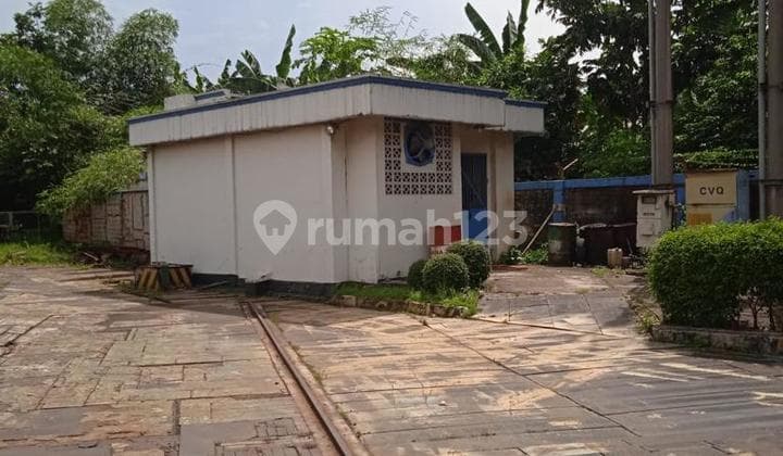 Pabrik fabrikasi beserta alat kerja siap pakai