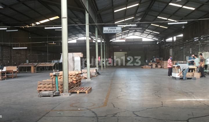 Gudang Di Xona Industri Besar Siap Pakai Dapat Untuk Pabrik