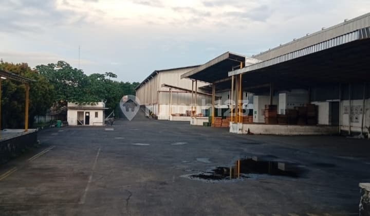 Gudang Mandiri Siap Pakai di Zona Komersial