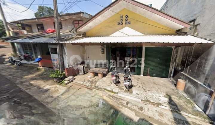 House Location Near UI Campus, Suitable for Building a Boarding House, Strategic Location.
