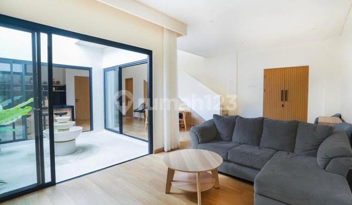 Rumah Sewa Baru Modern Tropis Pantai Sanur Bali