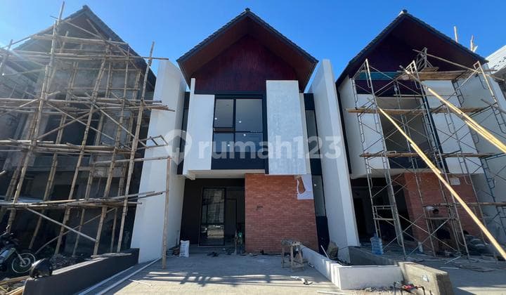 For Sale: 2-Story House 2 Minutes from Toll Gate
