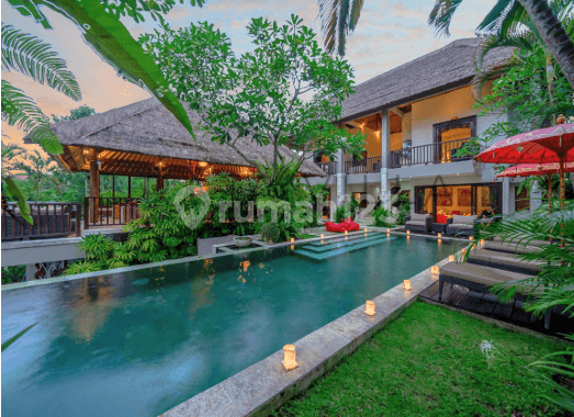 Luxurious Furnished Villa Ready to Move In Center of Pererenan Canggu Bali