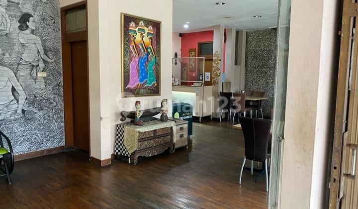 Ruang Usaha Ramai Strategis Cocok Untuk Resto Siap Pakai Di Cihampelas Bandung
