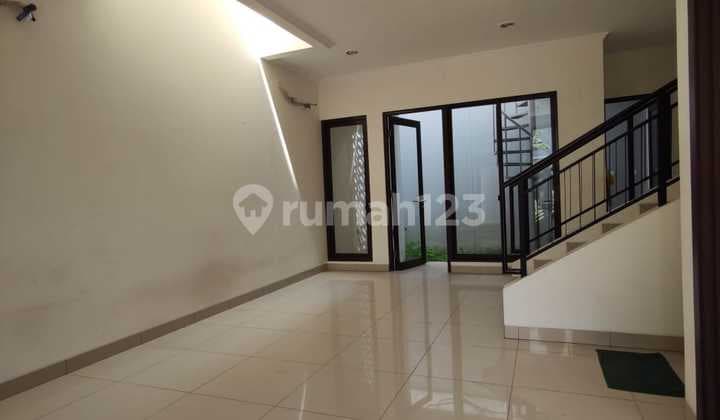 Rumah Nyaman Terawat 2 Lantai Siap Huni Di Summarecon Cluster Cynthia Bandung