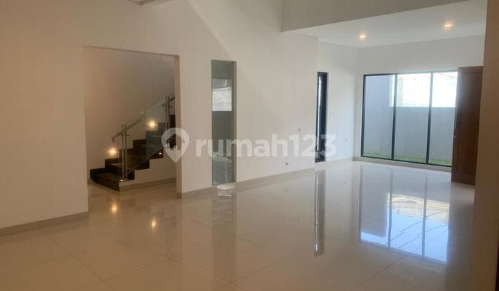 Disewa Rumah Mewah 100 Baru Jalan Cipaganti