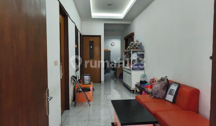 Dijual Rumah 2 lt di Mekar Wangi Sayap Moch Toha