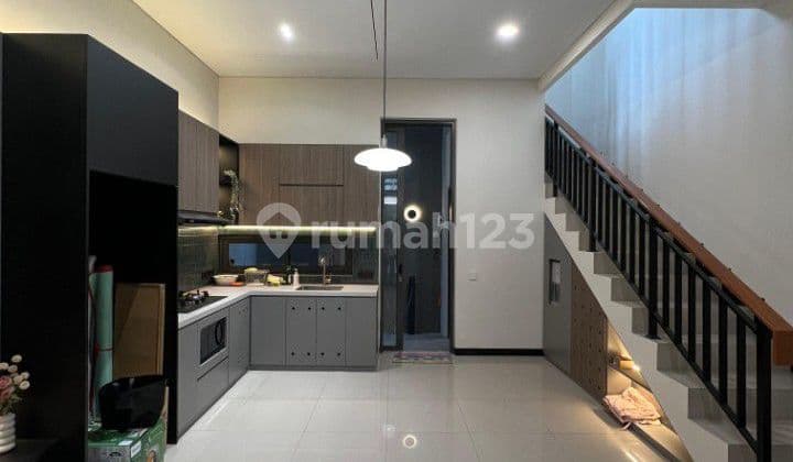 Jual Rumah Semi Furnish Taman Kopo Indah 5