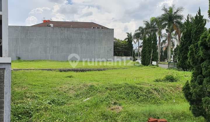 Di Jual Tanah Kavling Hoek di Singgasana Sayap Moch Toha