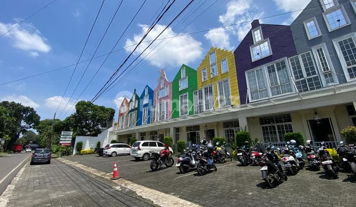 Hotel Mewah Dijual Cepat Design Western di Pusat Kuliner Kota Malang