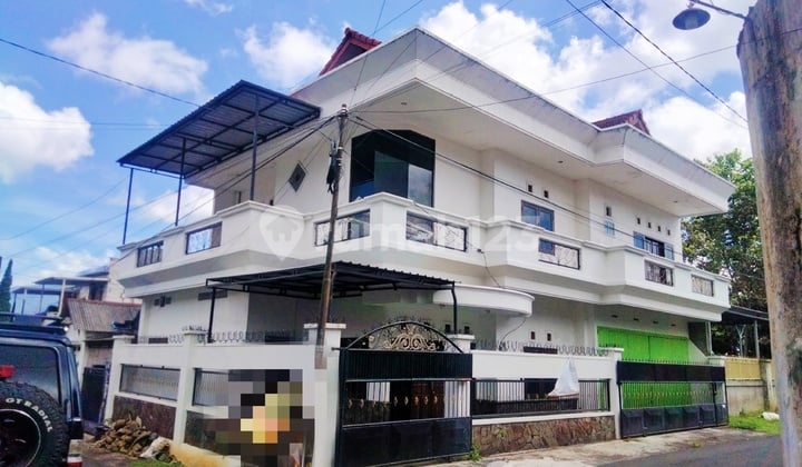 Luxurious 2-Story Villa + Furnished in Urban Area Near Batu City Hall