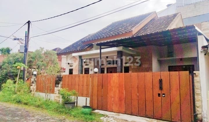 RUMAH HOOK MODERN SIAP HUNI HARGA NEGO ! DI GRIYASHANTA