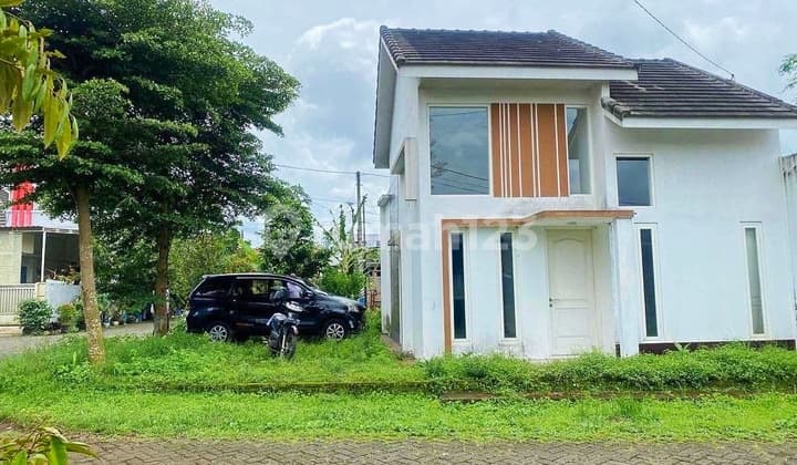 Rumah Hook lokasi strategis di Buring kota Malang siap huni Harga Nego!