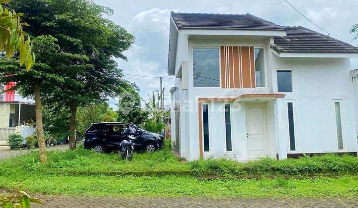 Rumah Hook lokasi strategis di Buring kota Malang siap huni Harga Nego!
