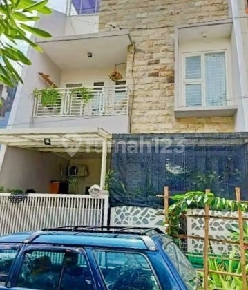 RUMAH MODERN 3 LT SIAP HUNI DEKAT PUSAT KOTA MALANG