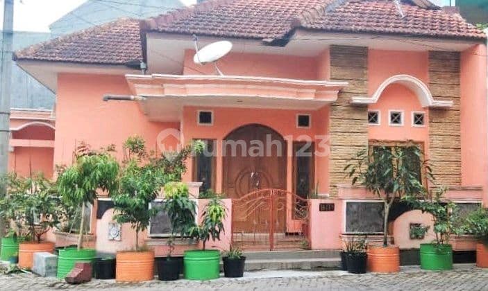 Nice Comfortable Modern Hook House Strategically Located Near Jl Raya Singosari