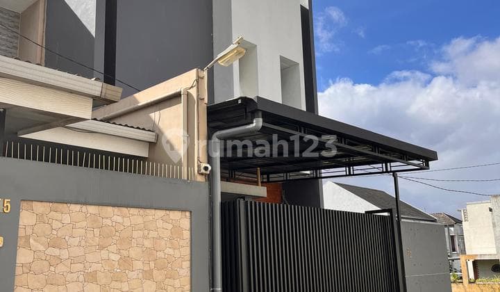 Jual Cepat !! Rumahmodern 2 LT Dekat Exit Tol Singosari Furnish