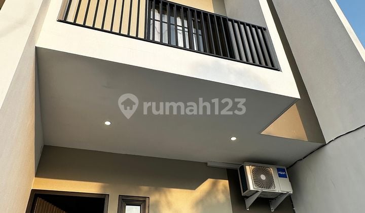 Rumah Baru Modern 2 Lt Furnish Tinggal Bawa Koper Di Perum. Bandulan