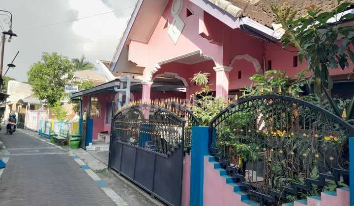 Dijual Cepat 2 Rumah Jadi 1 Cocok untuk Usaha Strategis di Sulfat