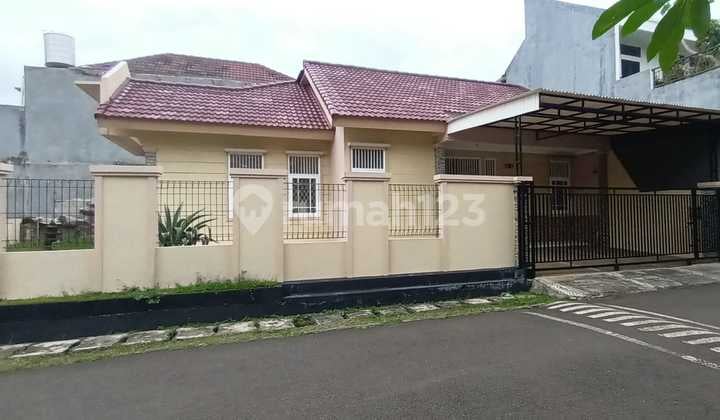 Disewakan Rumah Hook Nusa Loka Bsd 1 Lantai Taman Luas