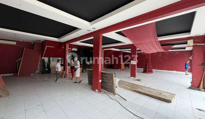 Disewakan Ruko 2 Lantai Parkiran Luas di Petitenget Bali