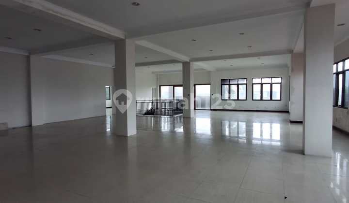 Disewakan For Lease Gedung Kantor 3 Lantai Dekat Airport Kutabali