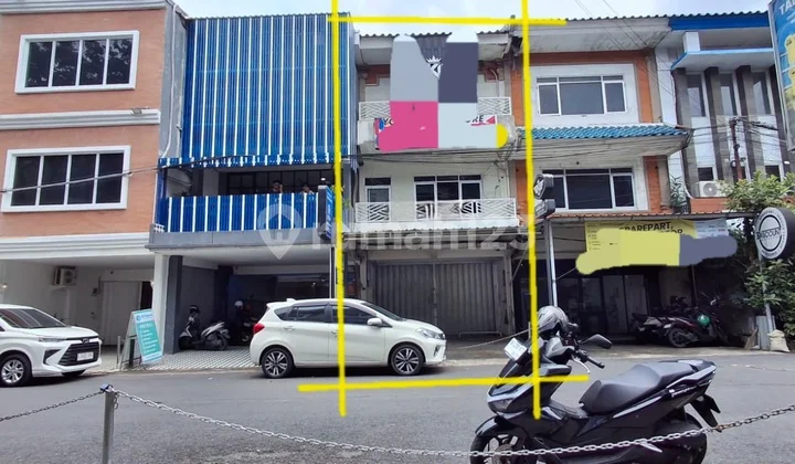 Strategic 3-Story Shophouse For Sale Near Mall, Spacious Parking, Denpasar Bali