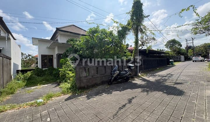 House For Sale 3 Bedrooms in East Denpasar - River View