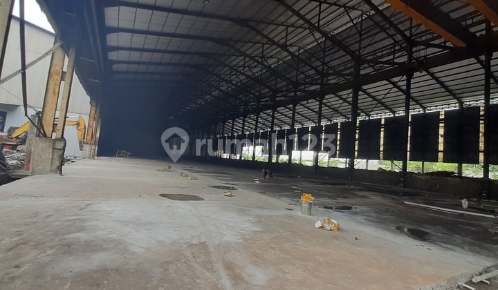 Warehouse for Rent in Industrial Area, 40 Ft Container Access 10 Minutes to Highway