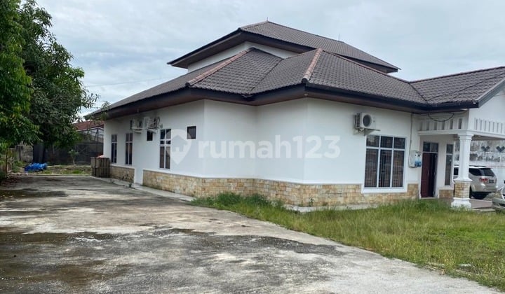 Dijual Rumah kantor Halaman Besar Dekat Mall Transmart
