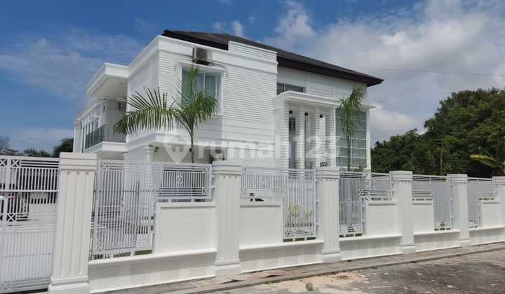 Disewa RUMAH MEWAH type 1056 m2 Lokasi Tengah Kota