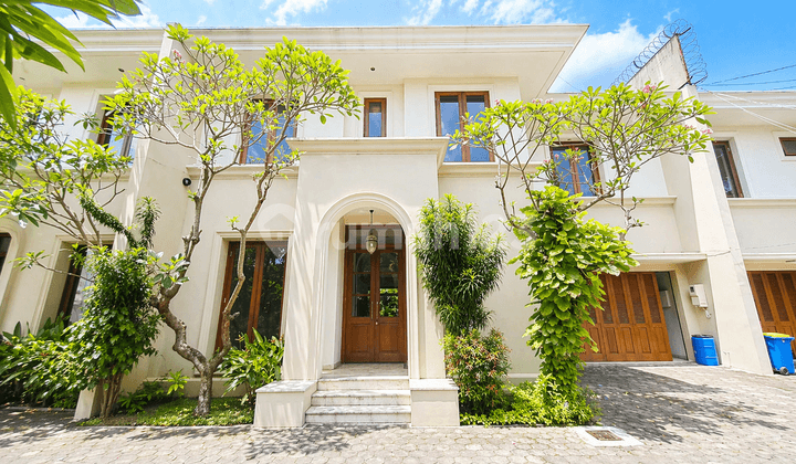 Premium Expat Residence In Kemang - Private Pool Villa For Rent, Ideal For Foreigners