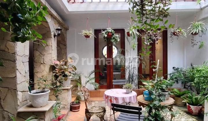 For Sale Comfortable Home in Jagakarsa With Easy Access to Anywhere