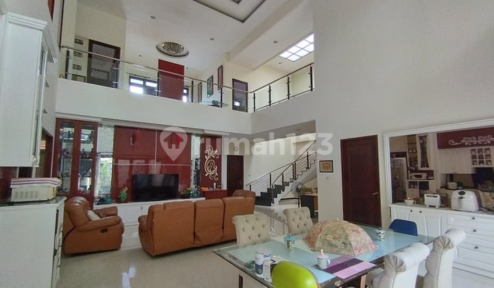 Dekat Sekolah, Rumah Semi Furnished 2 Lantai
