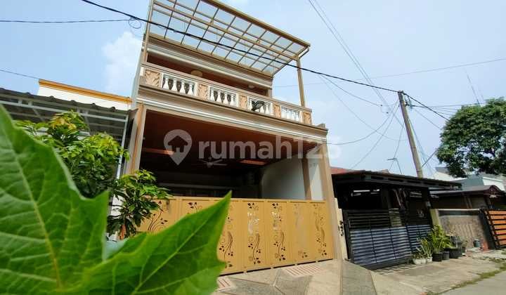 Rumah 3 Lantai di Cluster Dalam Vida Bekasi Bumipala, Mustikajaya