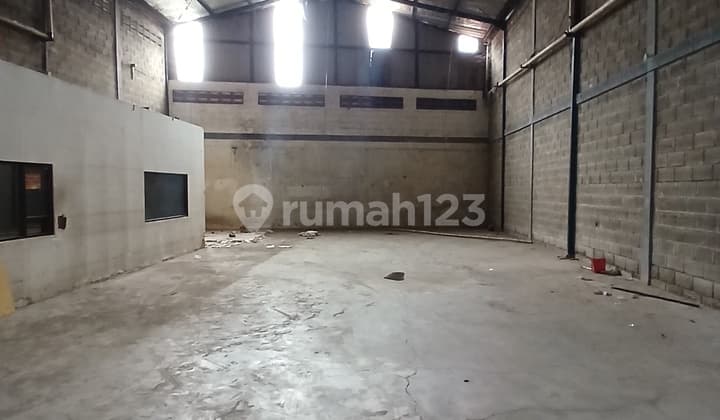 For RentWarehouse Sadang Lb 250 M2, Land Area 250 M2Building Size 12.5 X 20 MWater Jet PumpElectricity: Toilet 1West FacingPrice: 115 Million/YearContact: 08221857xxxxTeguh Budiman/Xmac