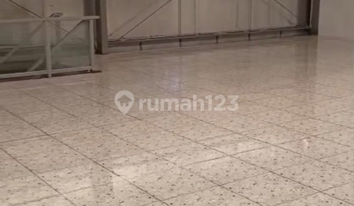 Disewakangudang 2 Lantai Lokasi Cirebon , Main Road , Dkt Tolllt = 727 M2bangunan = 1000 M2 ( 2 Lt )Kamar Mandi = 2Ruang Kantor = 3Listrik = 10.000 Wattharga Sewa : 295 Jtminim 1 - 3 Thninfo : 0822xxxxxxxxTeguh Budiman/Xmac