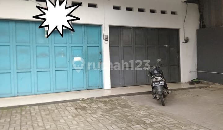 Disewakan/dijual Ruko Kopo Raya3 Lantai Lb : 168 M2 ( 4 X 14 X 3 Lt ) Lt : Listrik :air Jetpump , Km.3 Shm Hadap Selatanop : * Sewa 95 Jt/thn Negoo* Jual : 2.5 M Negooinfo : 0822xxxxxxxxteguh Budiman/xmac