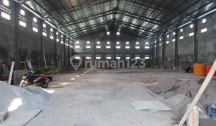 ✳️For RentNew Warehouse @SadangArea 912 M2Carport 288 M2Land Area 1200 M2Width 24 MetersElectricityWaterNorth FacingAccess 20 FeetPrice: 500 Million/Year As-Is Condition, Not Finished Info: 08221857xxxxTeguh Budiman/Xmac