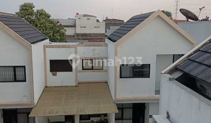 Dijual/for Sale*mandalika Residence*jalan Raya Derwatibandunglokasi Strategis : ~samping Smpn 51 ~50 M Dari Jalan Raya ~dekat Griya Derwati ~ Dekat Summarecon Mall ~dekat Tol Summarecon & Buah Batu ~dekat Stasiun Whooshspesifikasi :lt 64 M2lb 128 M2 Full