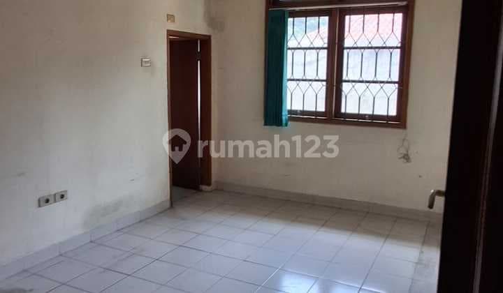 Di Sewakan Rumah dengan Luas Tanah 465 m2 dan Bangunan 250 m2 Sertifikat SHM Lokasi Strategis @Ciputat