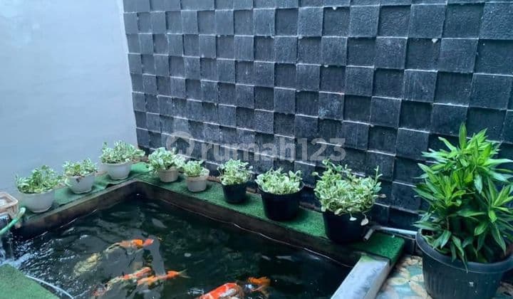 Rumah Minimalis Siap Huni Lokasi Strategis Ada Carport dan Pond @Ciledug