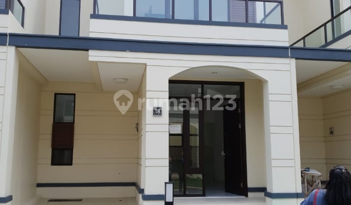 Dijual rumah 2 lantai Swancity lavon cikupa Tangerang