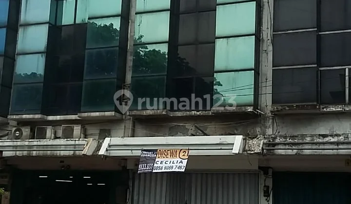 For rent, 3-story shop house in Taman Cibodas, Tangerang. For rent, 3-story shop house in Taman Cibodas, Tangerang.