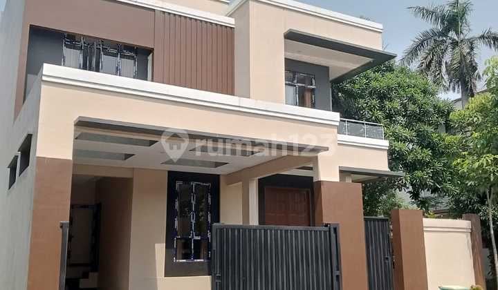 Di Jual Rumah 3 Lantai Perumahan Anggrek Loka BSD