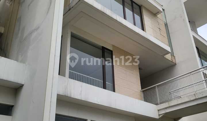 Rumah Mewah 3 Lantai Siap Huni Penthouse Puri 11 Tangerang