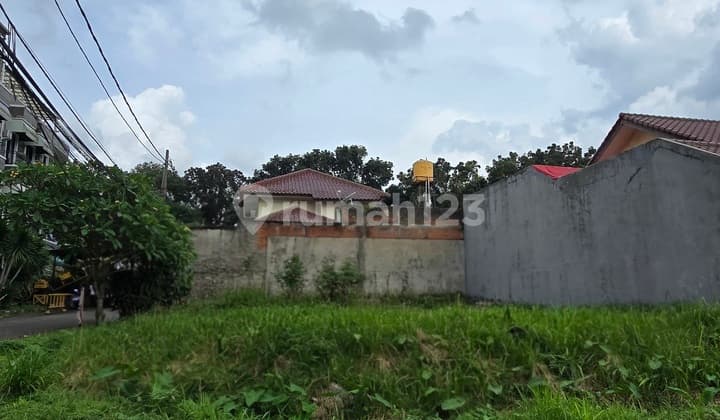 Kavling Hoek Cocok untuk Rumah Tinggal di Griya Loka BSD