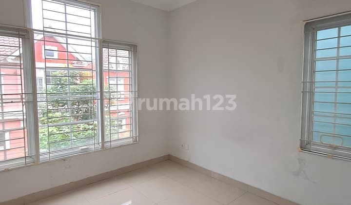 Rumah Cantik Terawat 3 Lantai Cluster Omaha Gading Serpong
