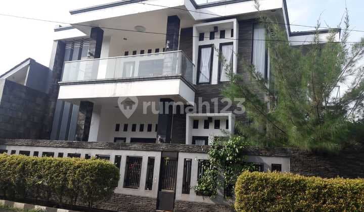 Two-Story House on Hook Position at Griya Pamulang Estate