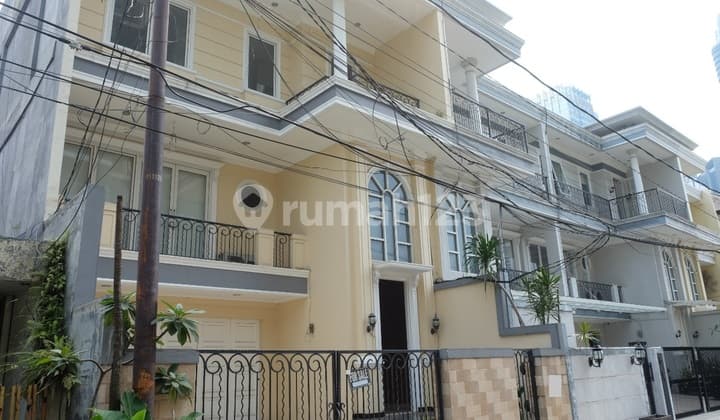 Rumah di Setiabudi Dekat Sudirman 4 Lantai Siap Huni